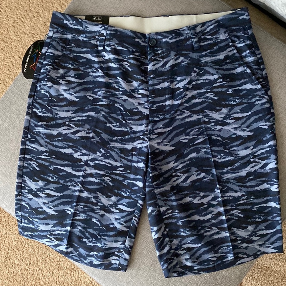 Mens size 34 NWT Greg Norman Microlux 75 Stretch UPF Shorts